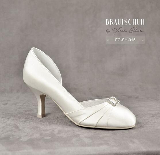 glücksmoment. Brautmode | Accessoires